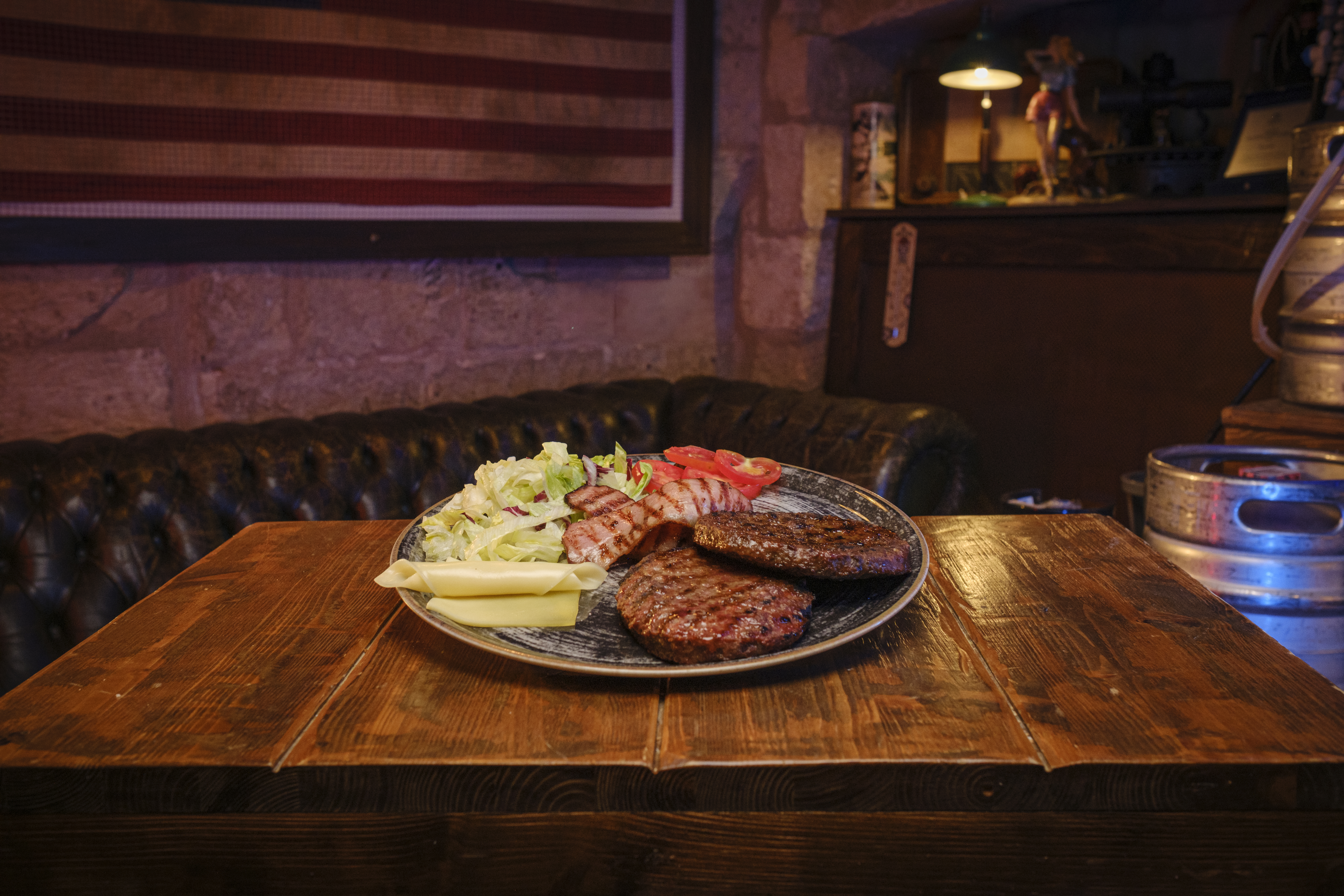 Double hamburger plate — Carne alla brace Road 66